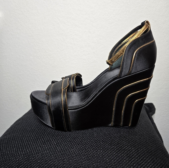Tory Burch Black and Gold Wedges - Picture 4 of 5